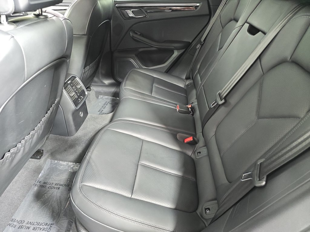 Certified 2026 Porsche Macan AWD/4WD image 24