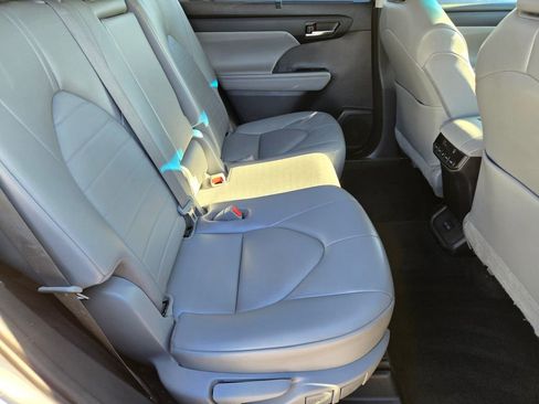 Used 2022 Toyota Highlander XLE image 20