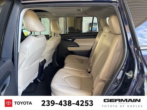 Used 2023 Toyota Highlander XLE FWD image 18