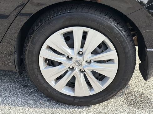 Used 2024 Nissan Sentra S FWD image 32