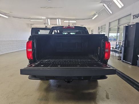 Used 2018 Chevrolet Colorado W/T w/ Custom Special Edition AWD/4WD image 15