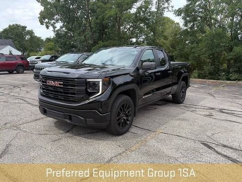 Used 2023 GMC Sierra 1500 Pro w/ Graphite Edition AWD/4WD image 3