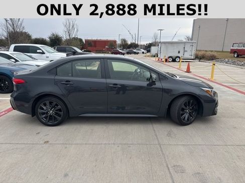 Used 2025 Toyota Corolla SE image 2