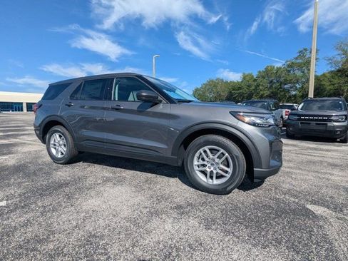 New 2026 Ford Explorer Active RWD image 3