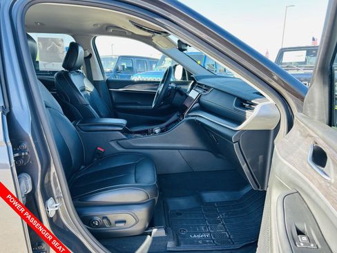 Used 2023 Jeep Grand Cherokee L Limited w/ Black Appearance Package image 37