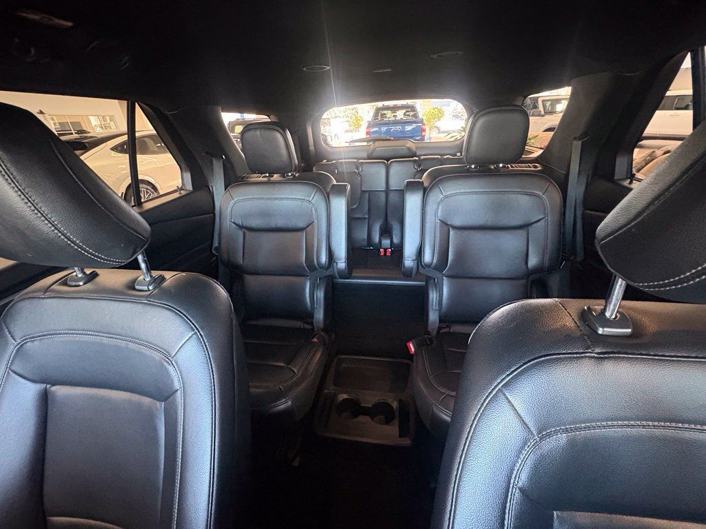 Used 2020 Ford Explorer XLT w/ Equipment Group 202A AWD/4WD image 31