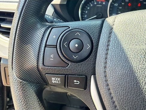 Used 2015 Toyota Corolla LE FWD image 32