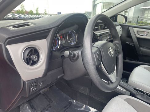 Used 2018 Toyota Corolla LE FWD image 22