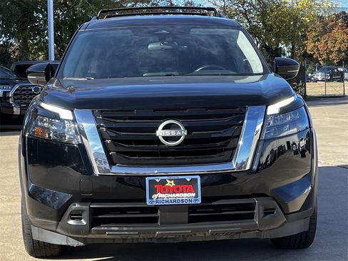 Used 2024 Nissan Pathfinder SV w/ SV Premium Package image 7