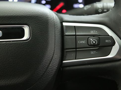 Used 2023 Jeep Compass Latitude w/ Convenience Group AWD/4WD image 18