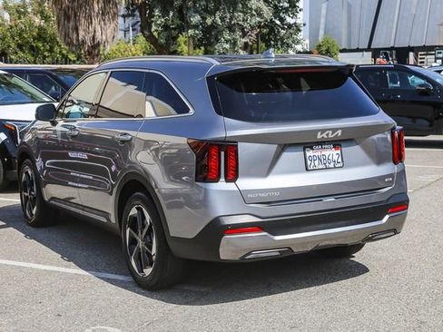 Certified 2025 Kia Sorento EX AWD/4WD image 8