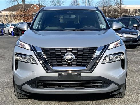 Used 2021 Nissan Rogue SV image 3