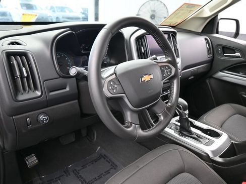 Used 2022 Chevrolet Colorado LT w/ LT Convenience Package RWD image 10