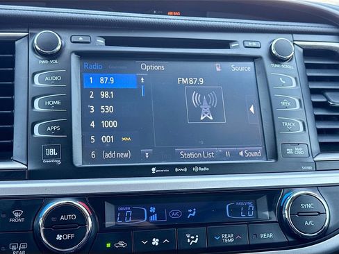 Used 2017 Toyota Highlander Limited image 32