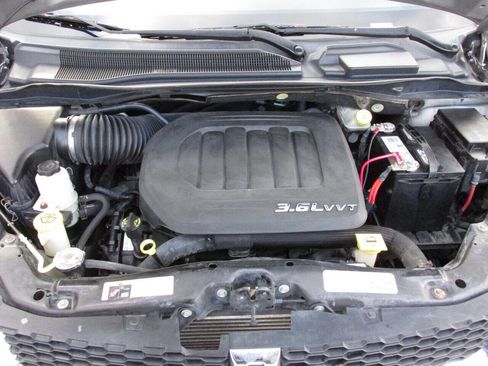 Used 2013 Dodge Grand Caravan SXT image 29