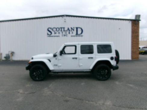 Used 2025 Jeep Wrangler Unlimited Sahara w/ Safety Group AWD/4WD image 1