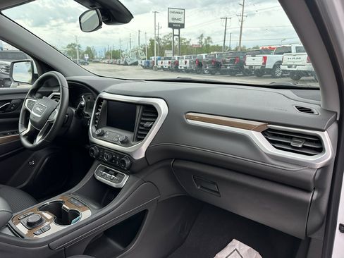 Certified 2023 GMC Acadia SLE w/ Driver Convenience Package AWD/4WD image 17