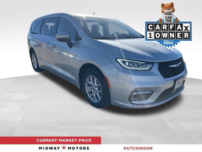 Used 2023 Chrysler Pacifica Touring-L