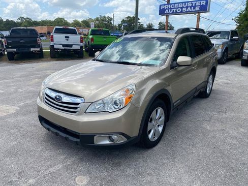 Used 2010 Subaru Outback 2.5i Premium AWD/4WD image 2