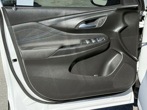 Used 2024 Buick Envista Sport Touring image 19