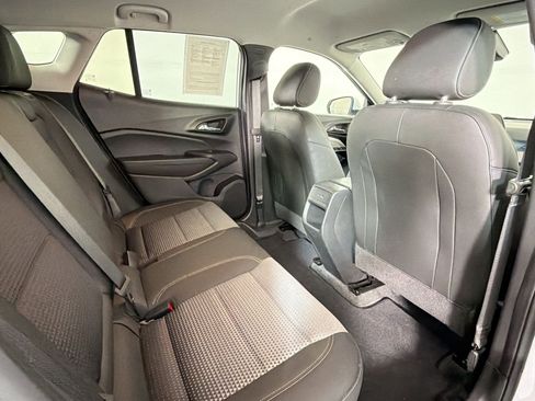 Used 2025 Chevrolet Trax LT w/ LT Convenience Package FWD image 28