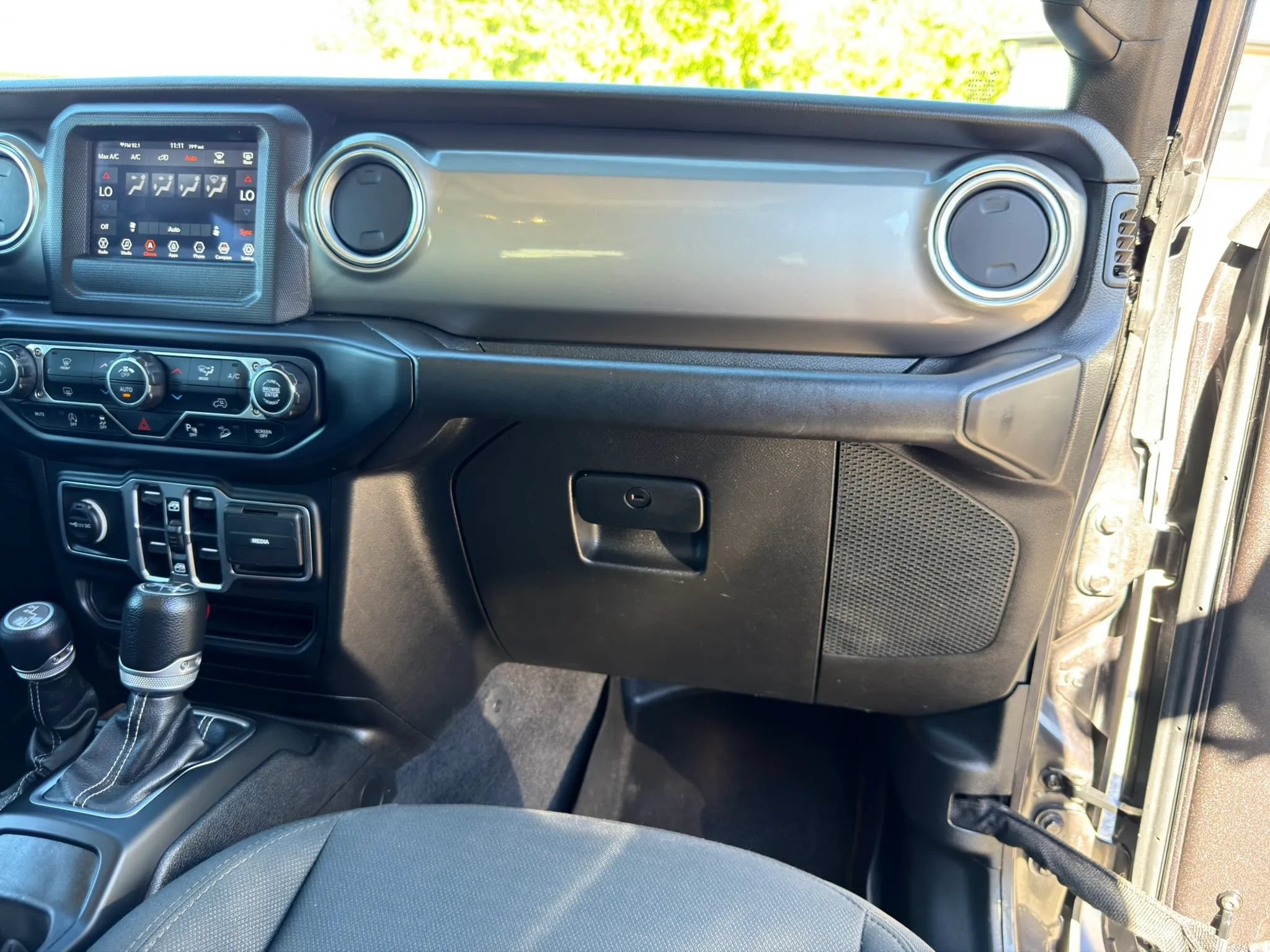 Used 2019 Jeep Wrangler Unlimited Sahara w/ Safety Group AWD/4WD image 10