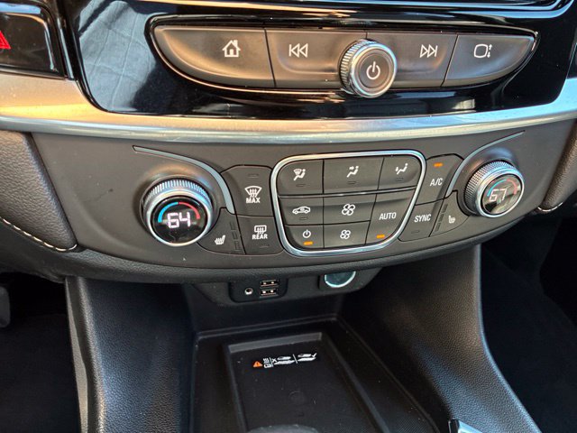 Used 2022 Chevrolet Traverse LT w/ LT Premium Package FWD image 25