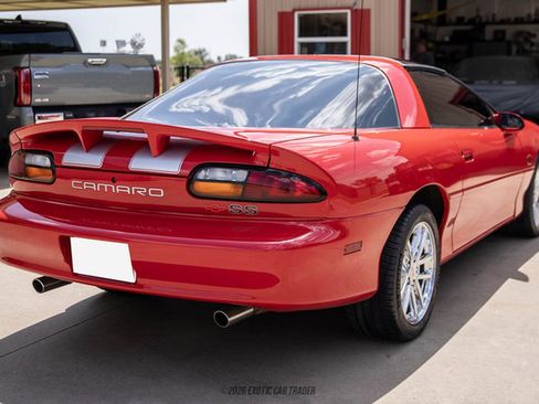 Used 2002 Chevrolet Camaro Z28 w/ SS Performance/Appearance Pkg RWD image 8