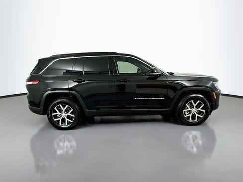 Used 2024 Jeep Grand Cherokee Limited w/ Luxury Tech Group II AWD/4WD image 4