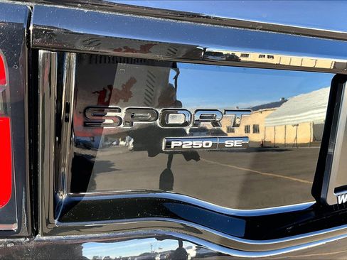 Used 2020 Land Rover Discovery Sport SE R-Dynamic image 24