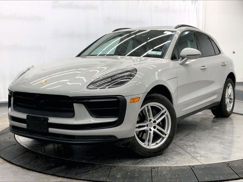 Used 2025 Porsche Macan image 1