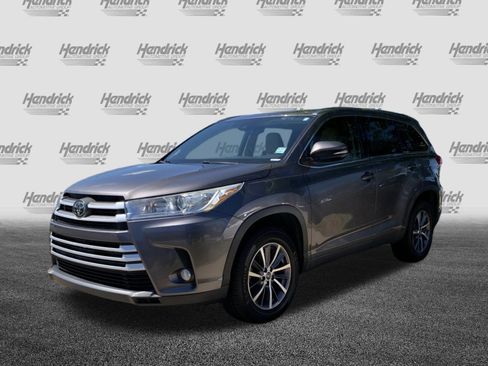 Used 2018 Toyota Highlander XLE FWD image 5