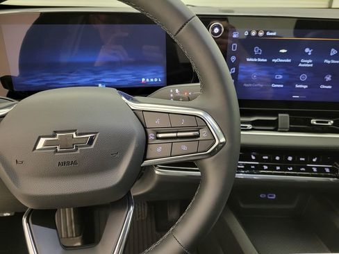 New 2026 Chevrolet Equinox LT w/ Convenience Package II FWD image 6