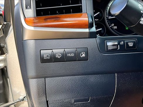 Used 2019 Lexus LX 570 4WD w/ Luxury Package image 36