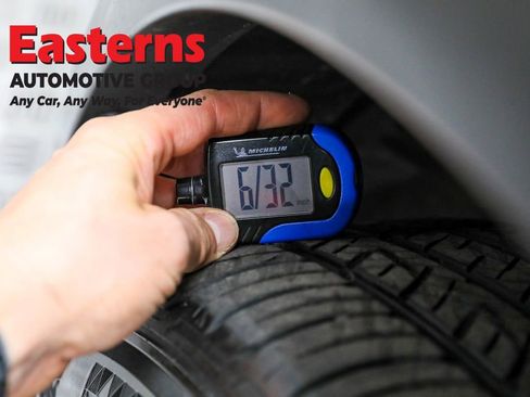 Used 2024 Nissan Pathfinder S image 27