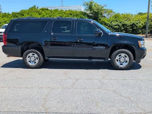 Used 2011 Chevrolet Suburban 2500 LT w/ Luxury Package AWD/4WD image 3