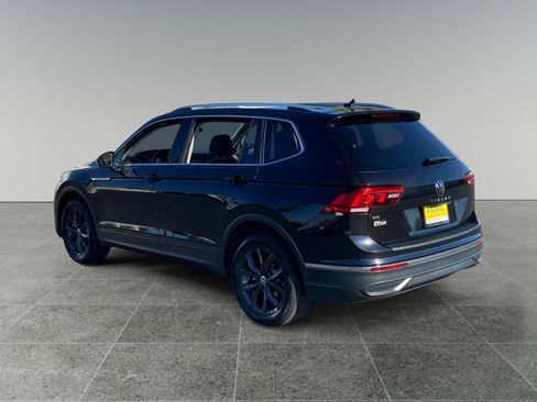 Used 2024 Volkswagen Tiguan SE FWD image 3