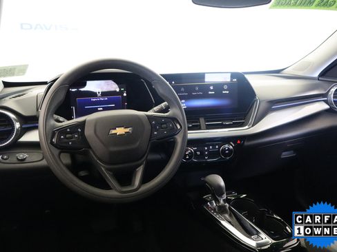 Used 2025 Chevrolet Trax LT image 16