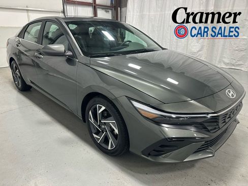 Used 2025 Hyundai Elantra SEL FWD image 1