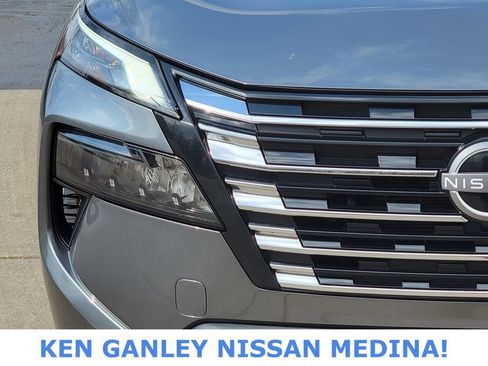 Certified 2025 Nissan Rogue SV image 9