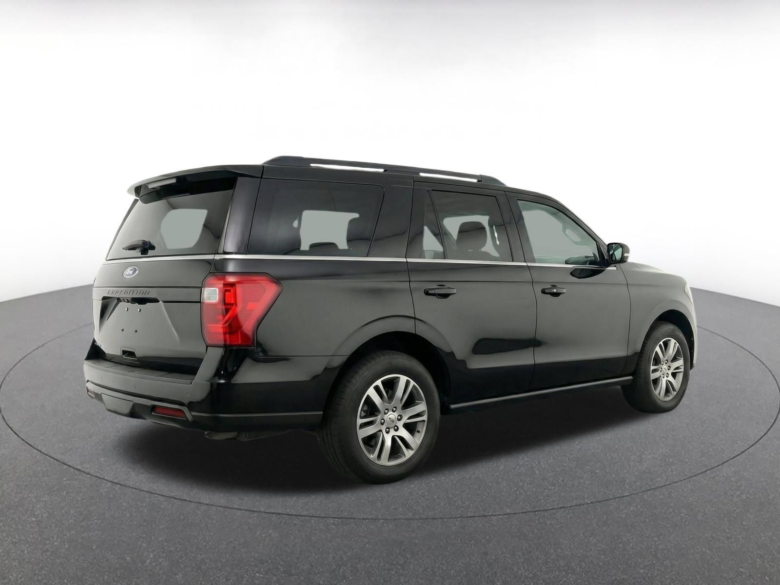 Used 2024 Ford Expedition Limited RWD image 12