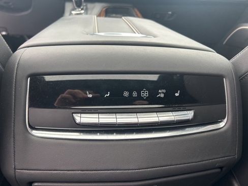 Used 2022 Cadillac Escalade Premium Luxury image 21