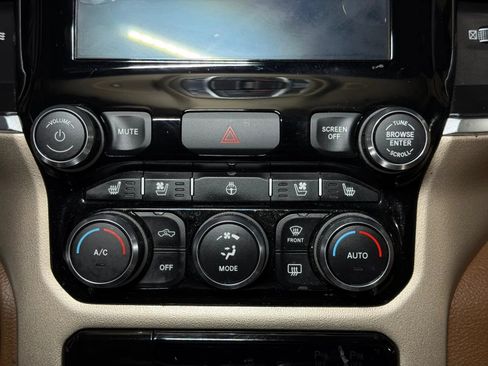 Used 2019 RAM 1500 Laramie RWD image 31