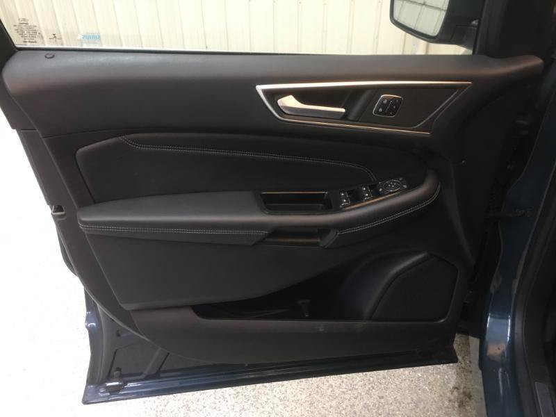 Used 2016 Ford Edge Titanium w/ Equipment Group 301A AWD/4WD image 11