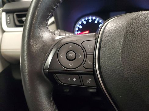 Used 2021 Toyota RAV4 XLE Premium image 23