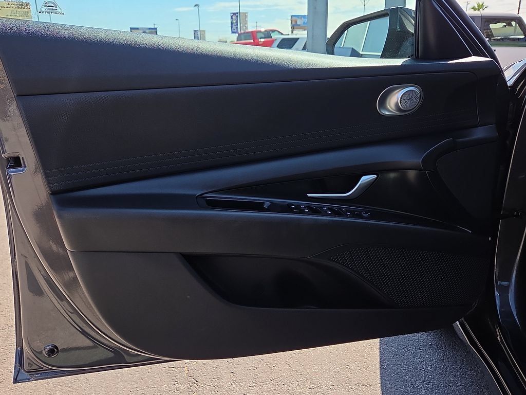 Used 2021 Hyundai Elantra SEL FWD image 13