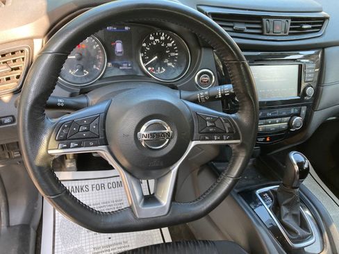 Used 2018 Nissan Rogue SV image 18