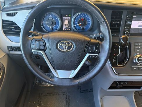 Certified 2018 Toyota Sienna XLE w/ XLE Navigation Package FWD image 18
