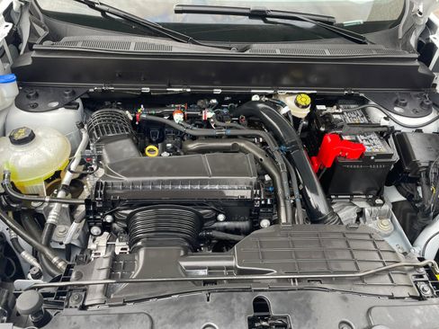 Used 2025 Ford Maverick Lobo AWD/4WD image 32
