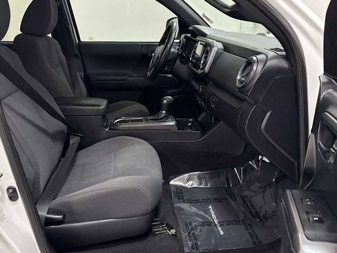 Certified 2018 Toyota Tacoma TRD Sport image 29